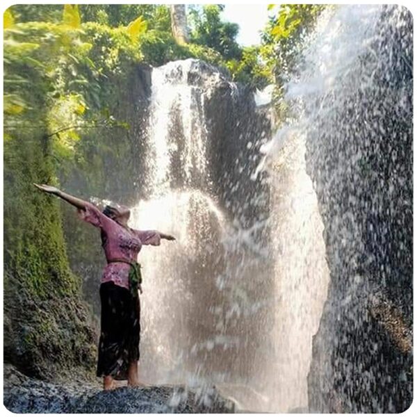 Melukat Ritual at Griya Beji Waterfall - Image 10