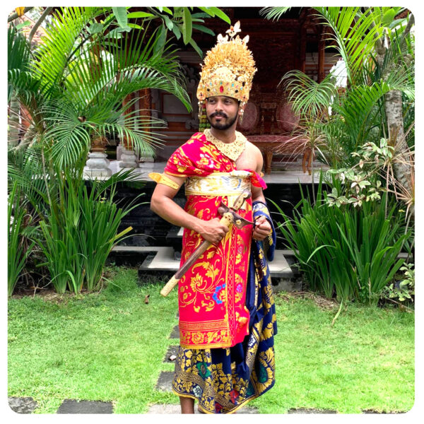 30 minutes Balinese Costumes Photo Shoot - Image 17