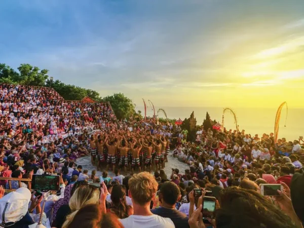 60 minutes Kecak Dance Performance at Uluwatu Temple - Image 15