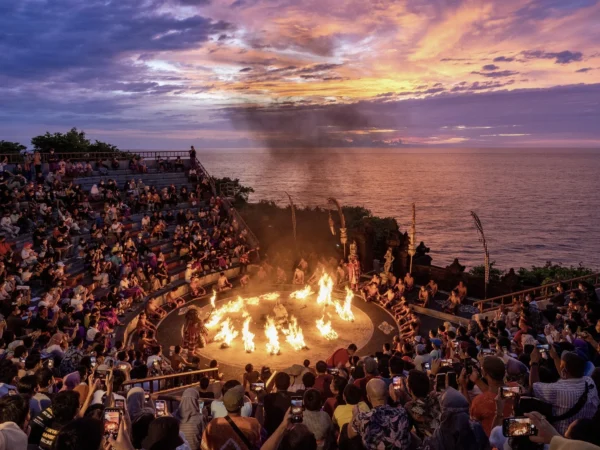 60 minutes Kecak Dance Performance at Uluwatu Temple - Image 7