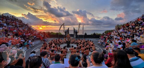 60 minutes Kecak Dance Performance at Uluwatu Temple - Image 14