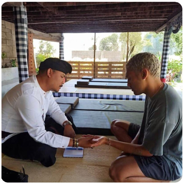 Bali: Ubud Spiritual Soul Healing Palm Reading - Image 3