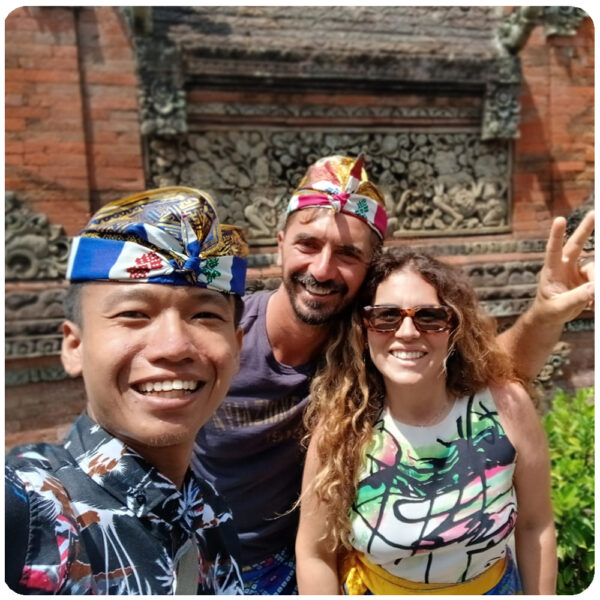 Hire A Professional Tour Guide (up to 29 guests) - Image 24